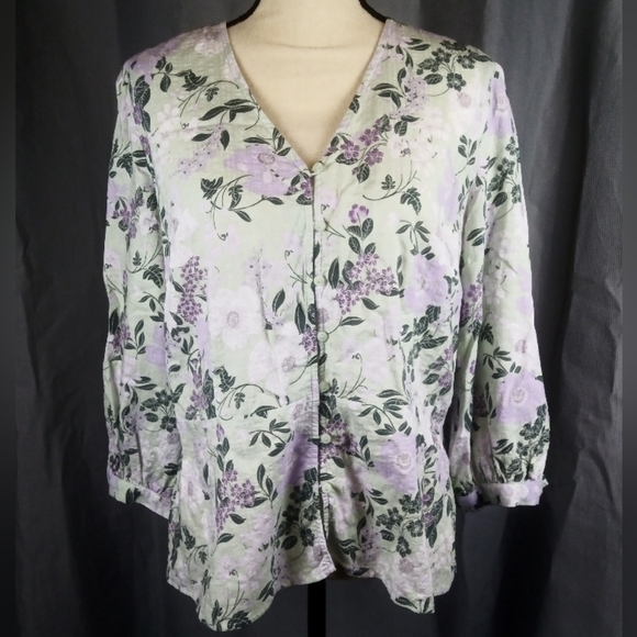 Liz Claiborne Tops - Liz Claiborne top, green with purple flowers, size L